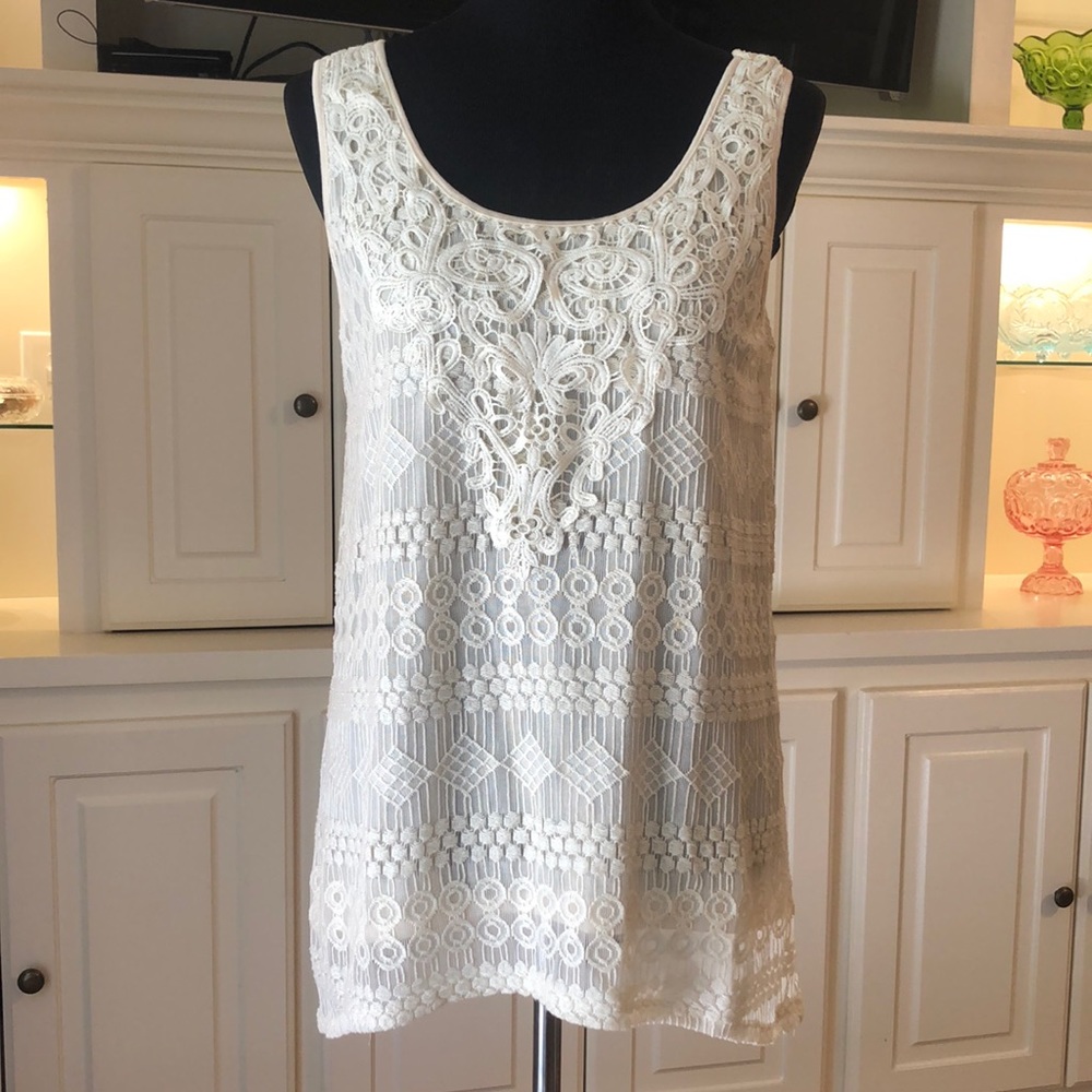 FRENCH LAUNDRY medium lace sleeveless blouse.